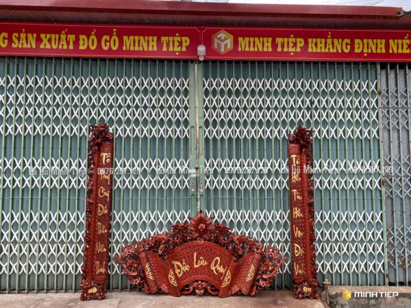 CUỐN THƯ CÂU ĐỐI MAI HÓA NỀN GẤM GỖ HƯƠNG ĐÁ