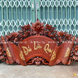CUỐN THƯ CÂU ĐỐI MAI HÓA NỀN GẤM GỖ HƯƠNG ĐÁ