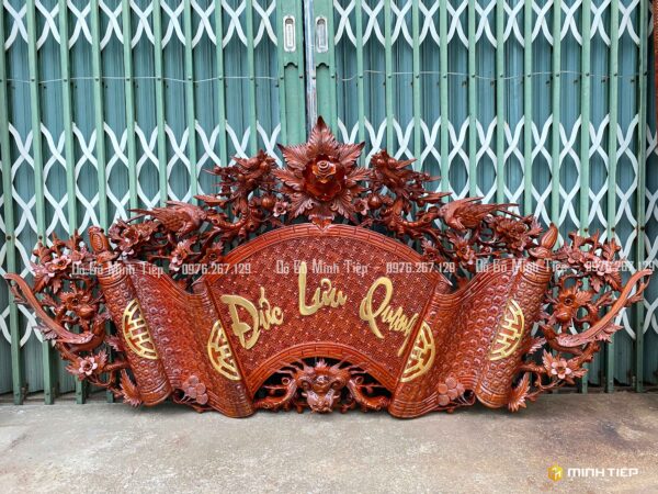 CUỐN THƯ CÂU ĐỐI MAI HÓA NỀN GẤM GỖ HƯƠNG ĐÁ