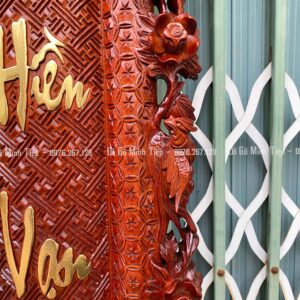 CUỐN THƯ CÂU ĐỐI MAI HÓA NỀN GẤM GỖ HƯƠNG ĐÁ