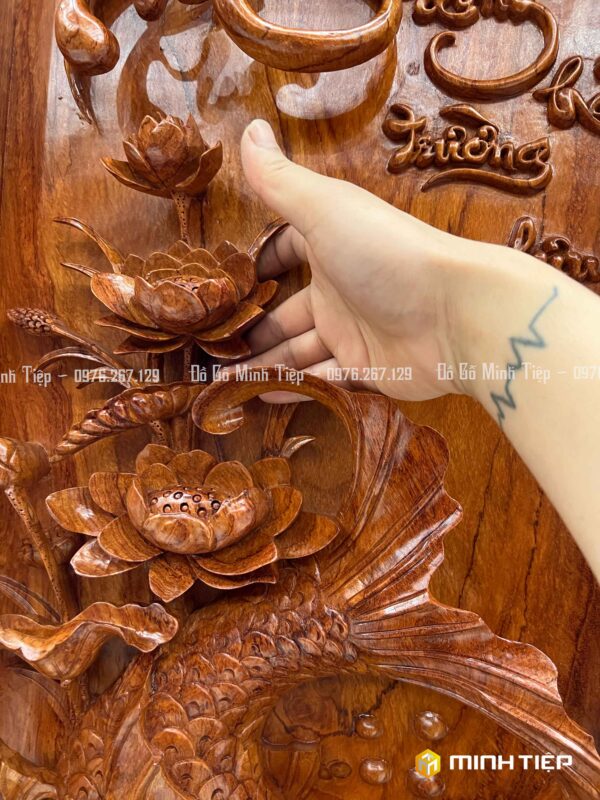 TRANH LÝ NGƯ VỌNG NGUYỆT ĐỤC NỔI GỖ HƯƠNG ĐÁ